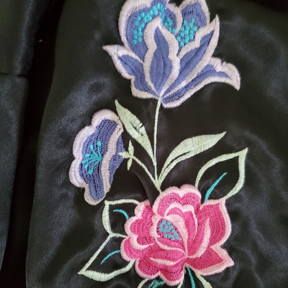 Vintage Satin Embroidered Robe - Picture 4 of 5